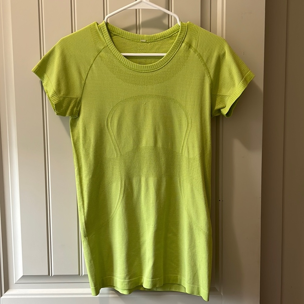 Lululemon swiftly tech short sleeve green Size 8/10